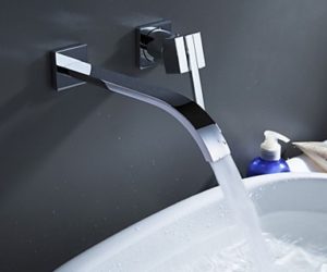 Lyon Wall Mount Single Handle Bathtub Faucet In Chrome Finish